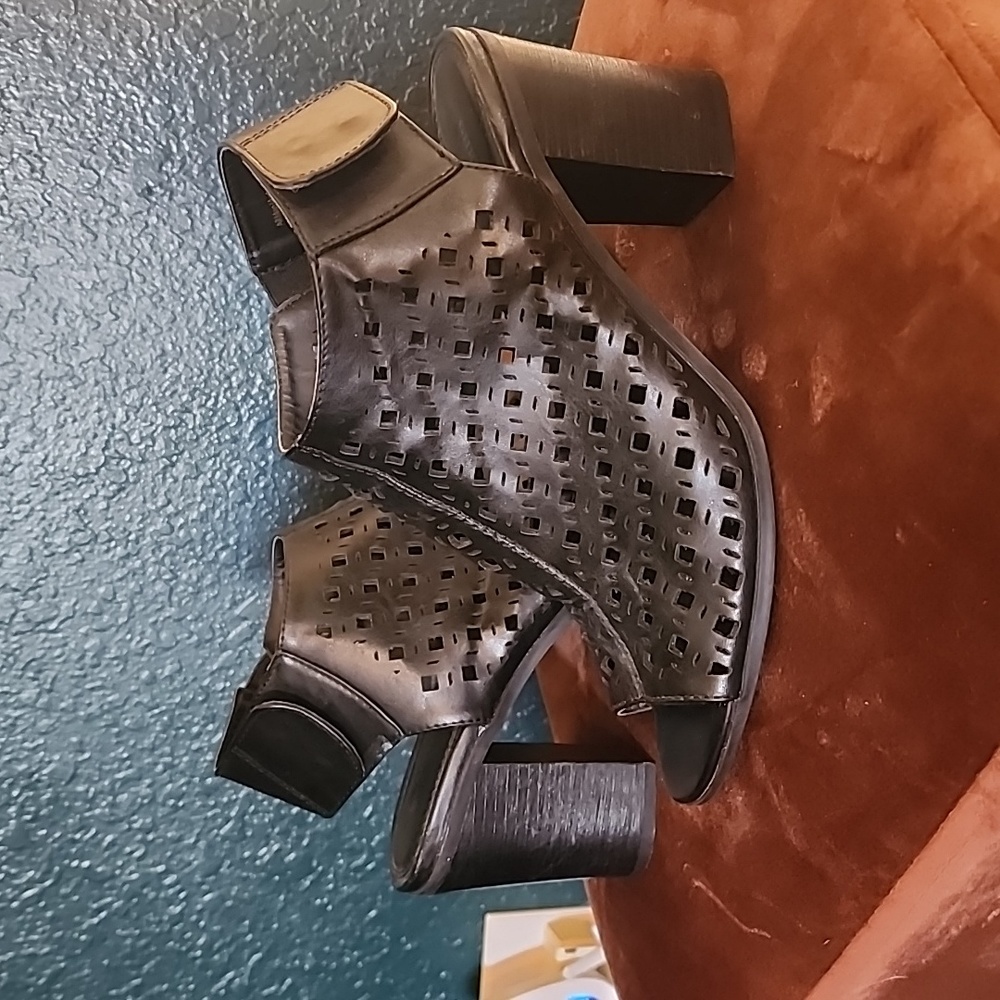 * 4 for 20 * black heeled sandals